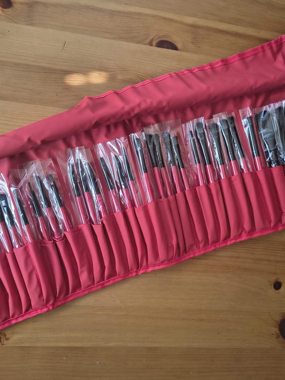 Makeup brush set in roll